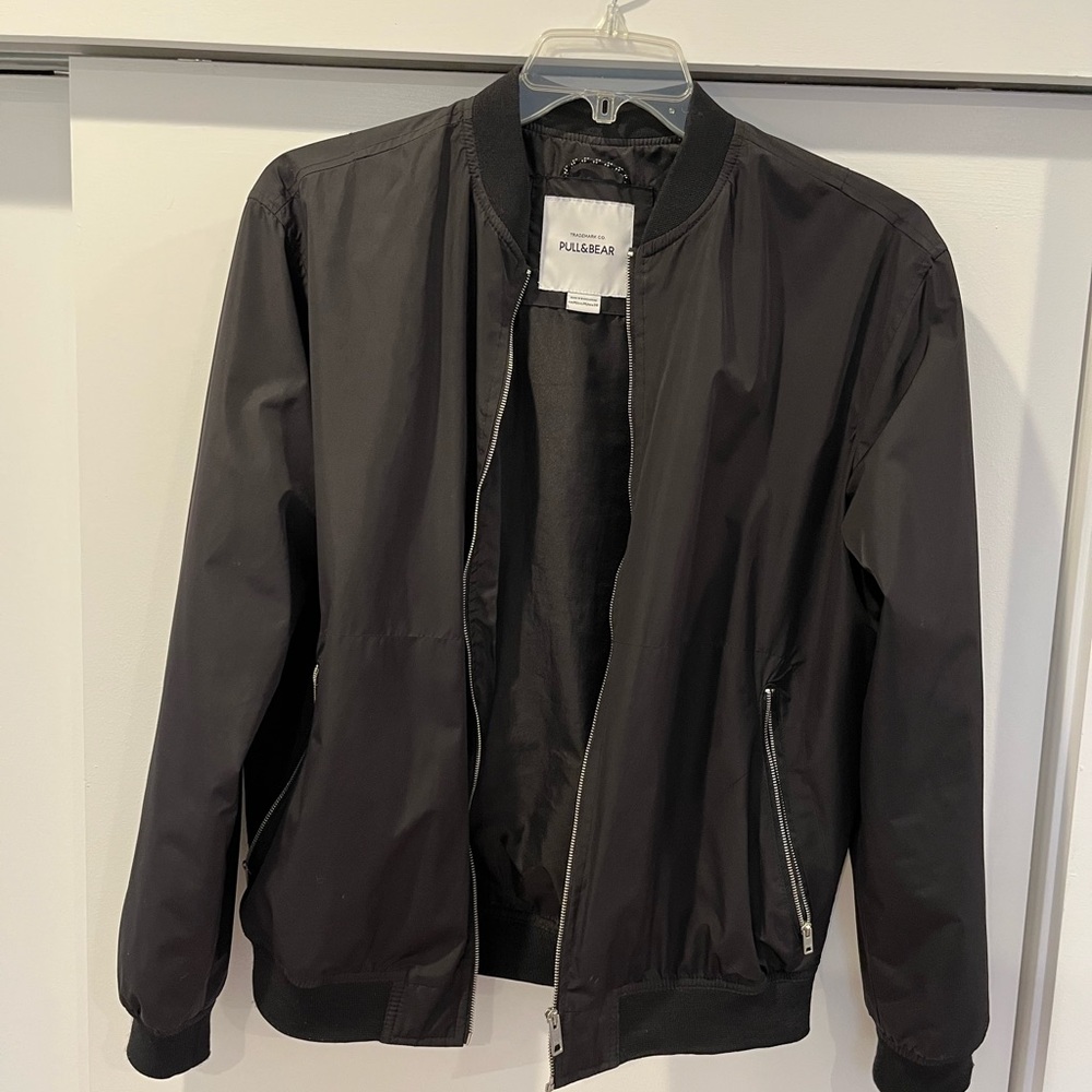Men’s black Pull&Bear bomber jacket, size Medium